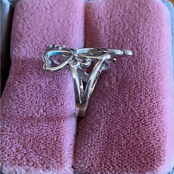 Elegant Silver Butterfly Ring - Picture 4 of 4